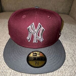 NY Yankees burgundy snap back